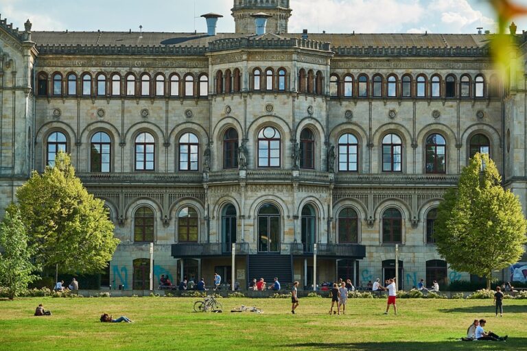 Universitas Tama Jagakarsa: Menyediakan Pendidikan Berkualitas dan Berbasis Nilai-Nilai Keagamaan